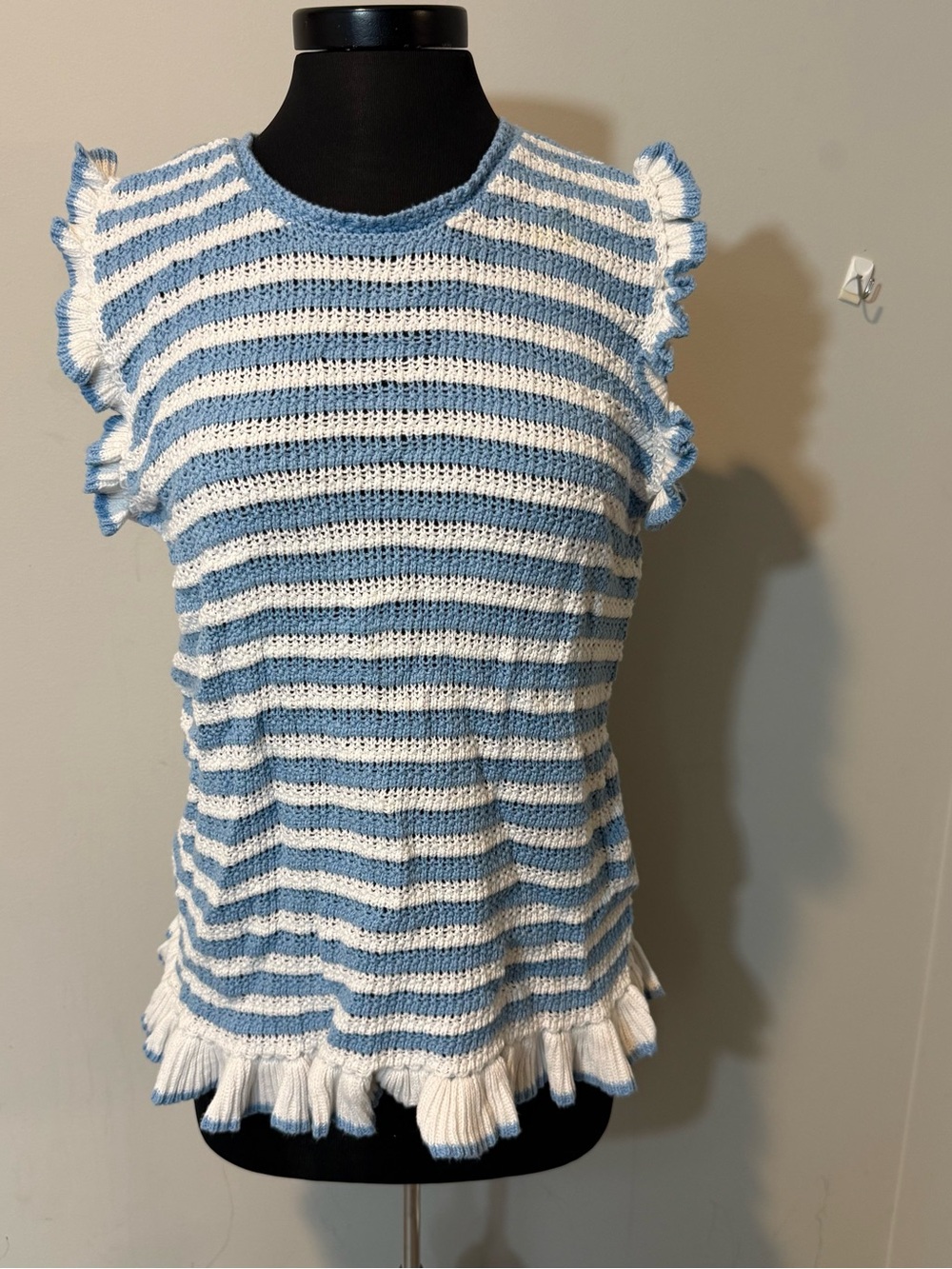 Design365 Blue & White Striped Crocheted Sleeveless Blouse in Size Large